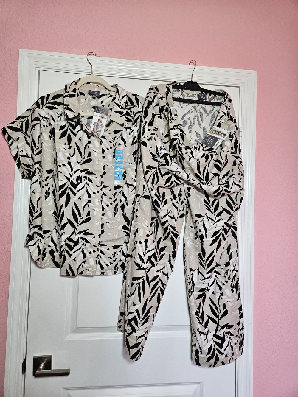 Beige & Black Leaf-Print Women's Trouser Set